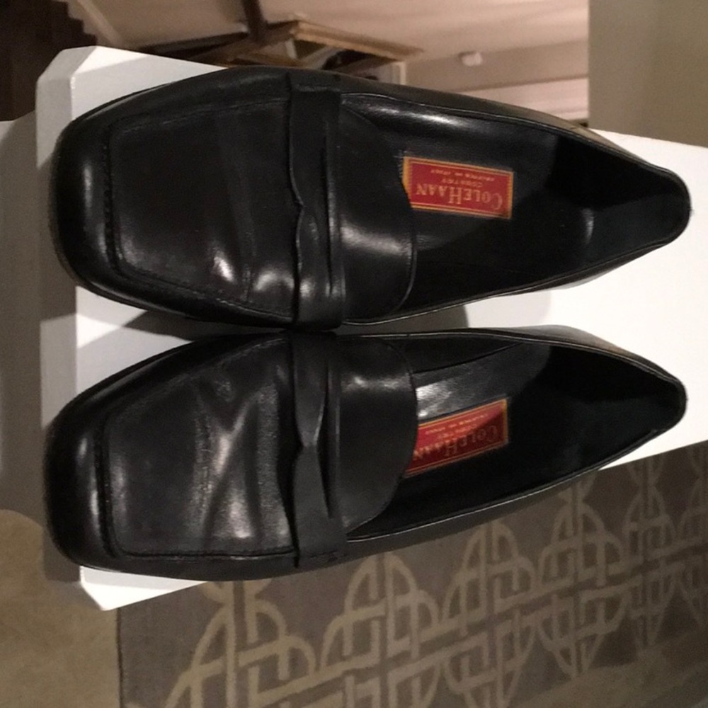 Gorgeous Cole Haan classic loafers.  Size 10.
